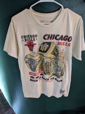 Chicago Bulls Men's Retro Championship Graphic Tee - Cream